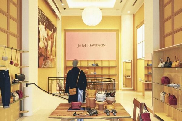 Desigualの洋服で個性をアピール！魅力とコーディネート術を紹介
